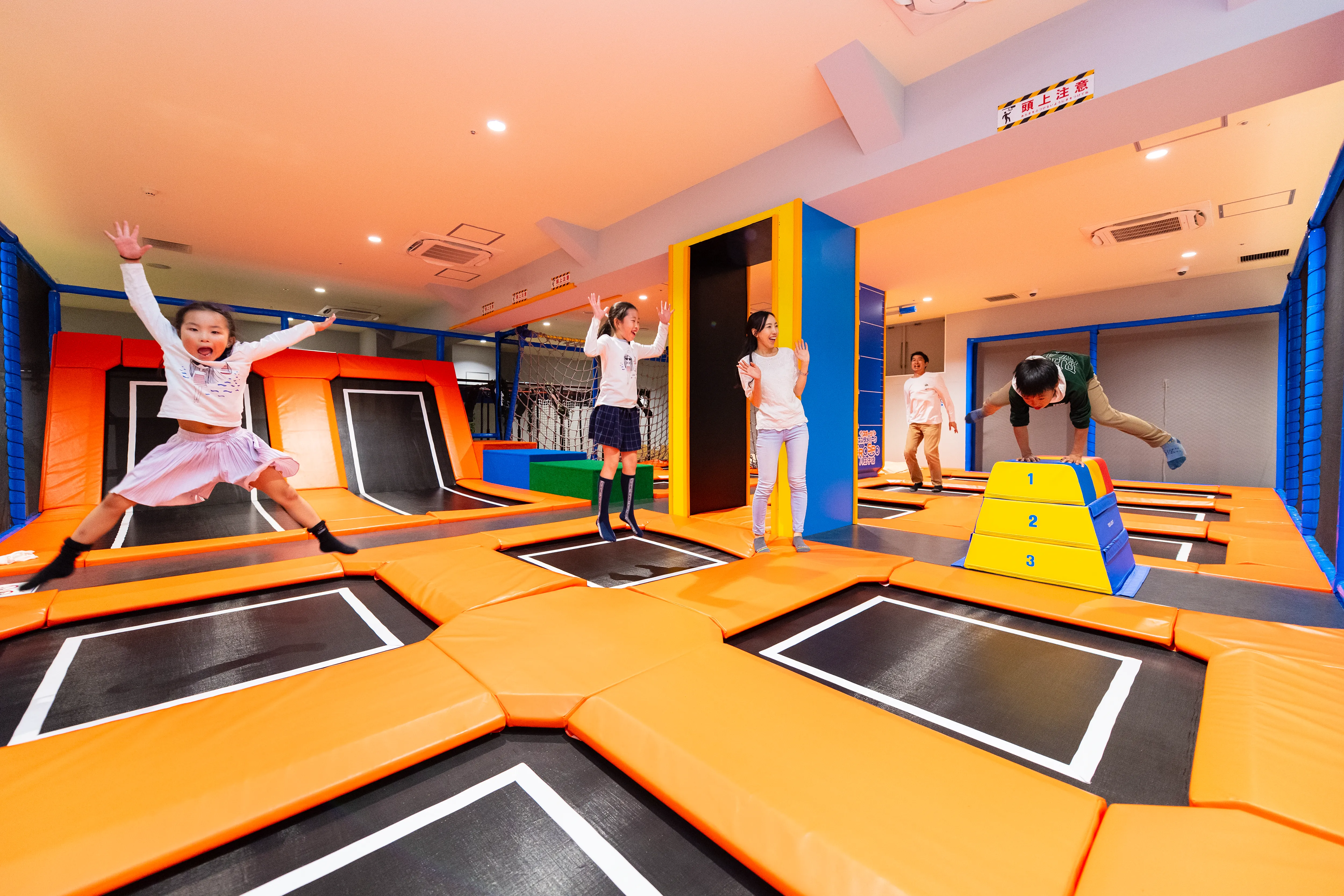 アスレチックトランポリン | CROSPO（クロスポ） | 遊びがいっぱいの