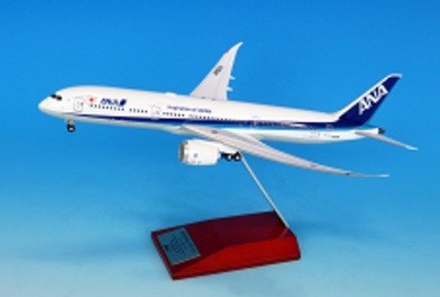 1/200 B747-8 ボーイングハウスカラー ROLLOUT 主翼飛行姿勢