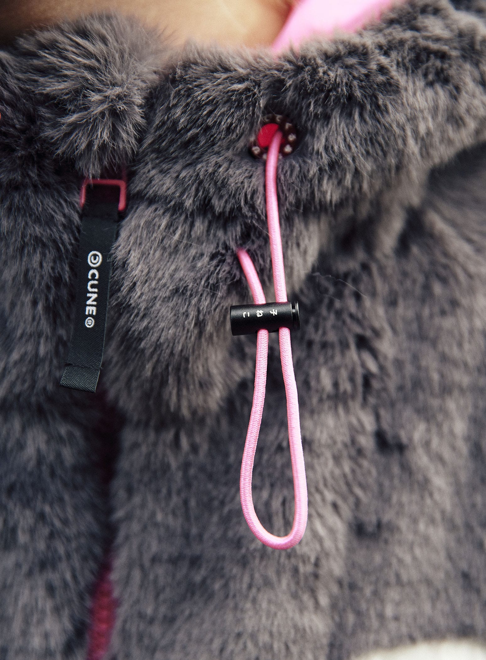 耳付きファーブルゾン｜ウサギがいる｜CUNE ONLINE STORE