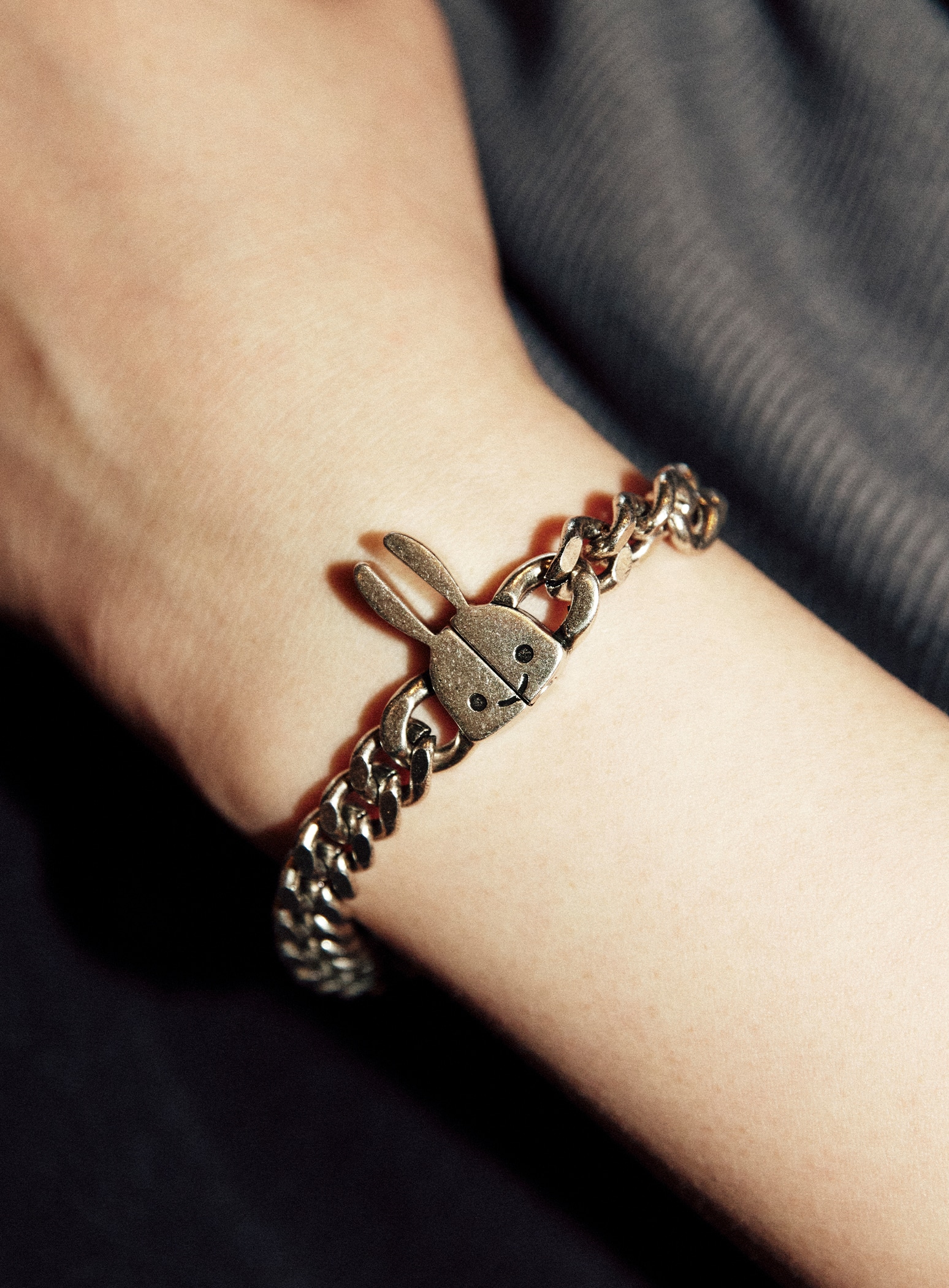 ウサギクラスプチェーンブレスレット｜ウサギがいる｜CUNE ONLINE STORE