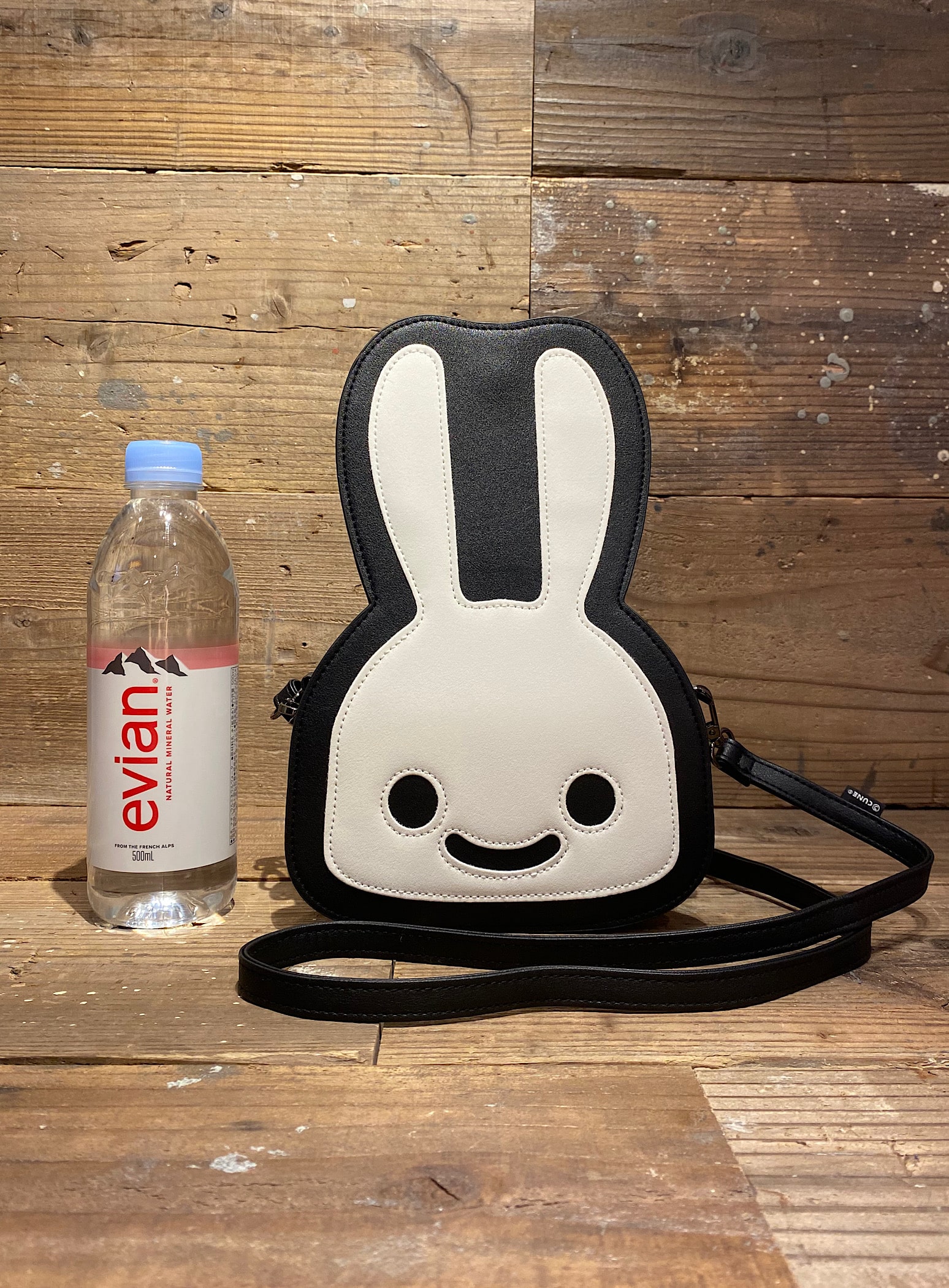 うさぎショルダーバッグ｜ウサギがいる｜CUNE ONLINE STORE