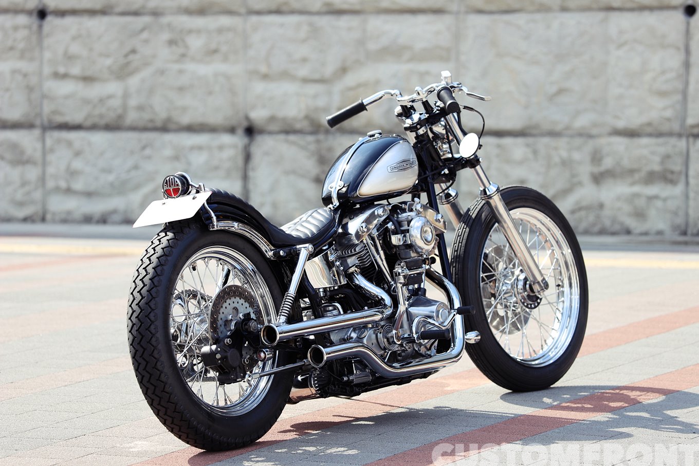 ハーレー ショベルヘッド4速フレームのカスタムバイク FLH 1980年