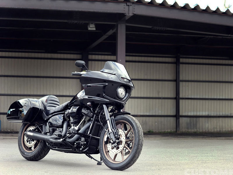 スターモーターサイクル ハーレーM8 FXLRST（ソフテイルローライダーST