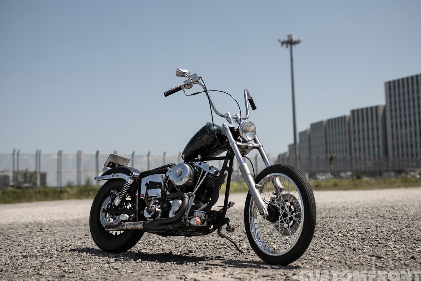 リライドカスタムアンドサービスのハーレーのショベルヘッドチョッパー
