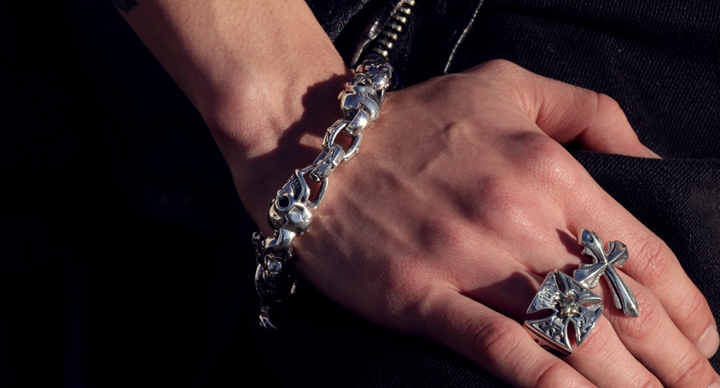 ビルウォールレザー』のシルバージュエリーとレザーワーク 世界最高峰