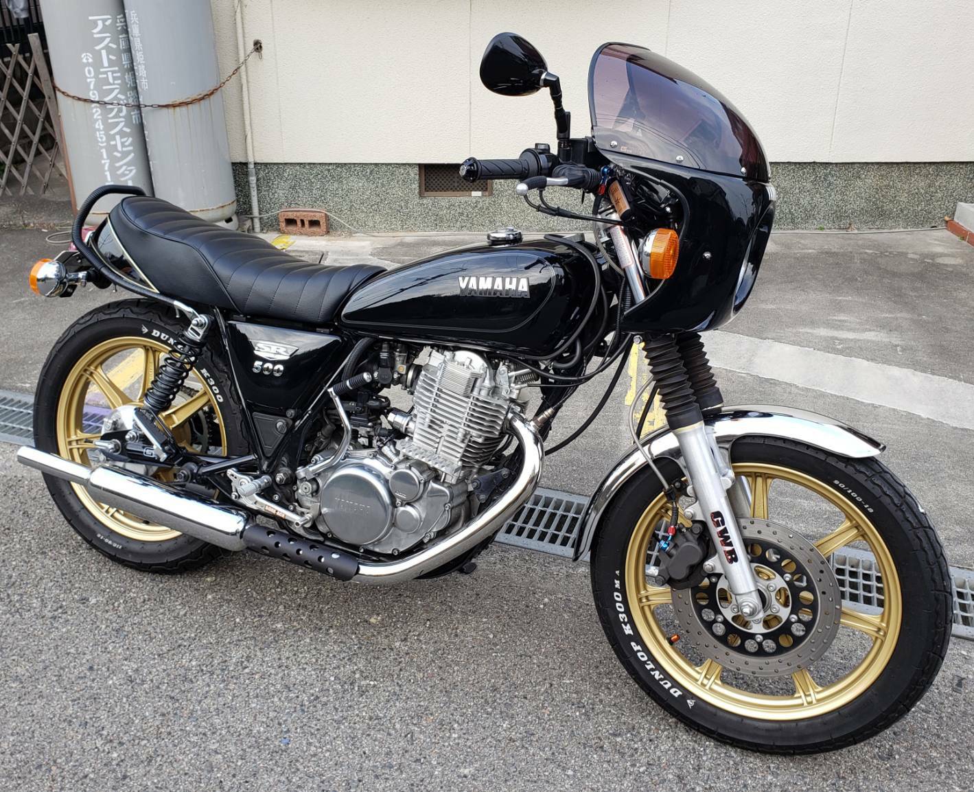 SR400シート張替え