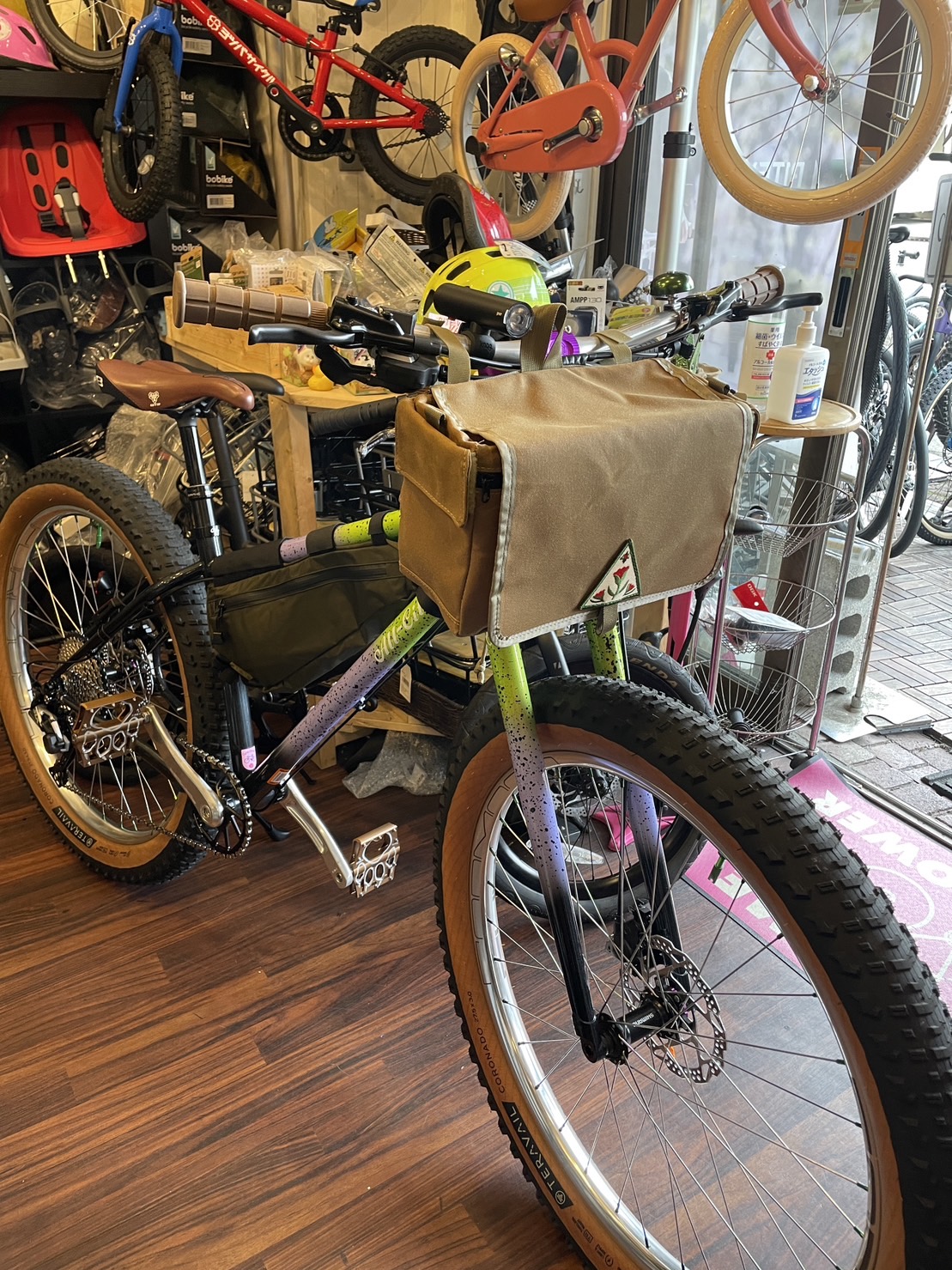 2022年12月☆ULTRA ROMANCE「ウルトラロマンス」が入荷しております