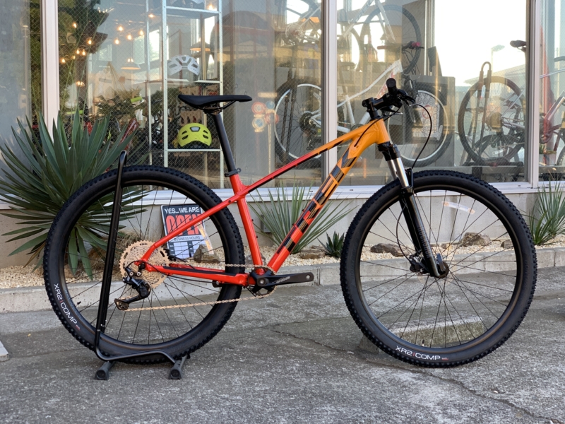 TREK MARLIN 7 Marigold Radioactive Red Fade カラー！ | サイクル