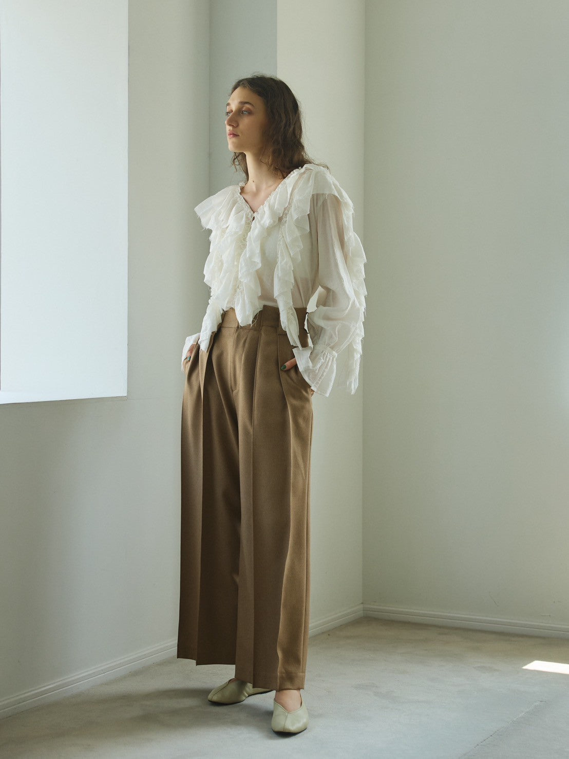 ボリュームフリルブラウス Alan｜Cygne(シーニュ) 公式サイト