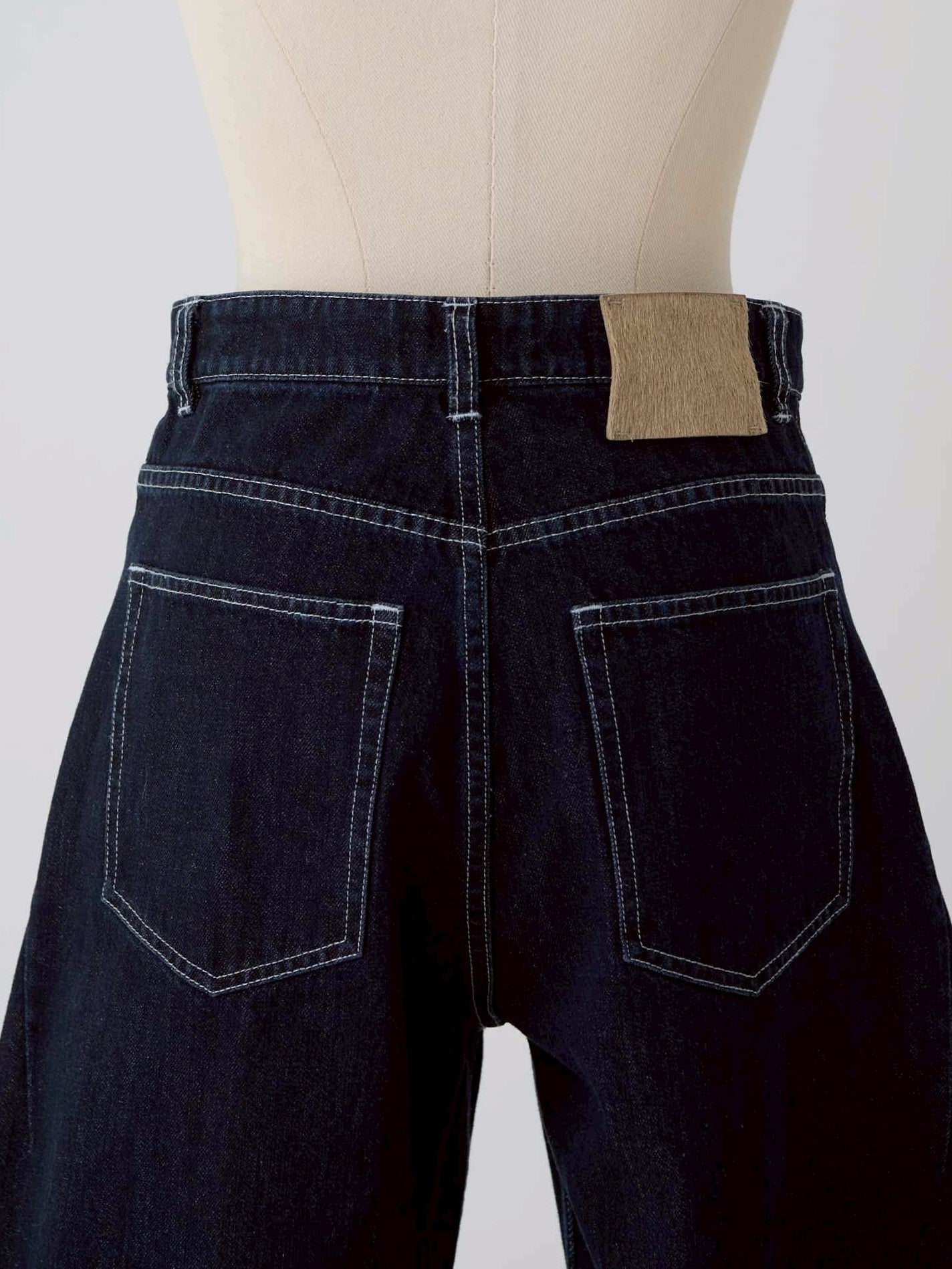 カーヴィーデニム Rem - ブラック｜Cygne(シーニュ) 公式サイト