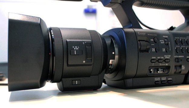 ソニー、NXCAMカムコーダー「NEX-EA50JH」を発表。APS-Cセンサー搭載