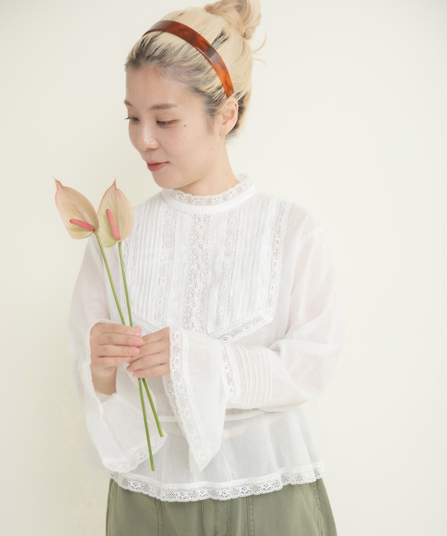 80ボイルレース ピンタックスタンドカラーブラウス