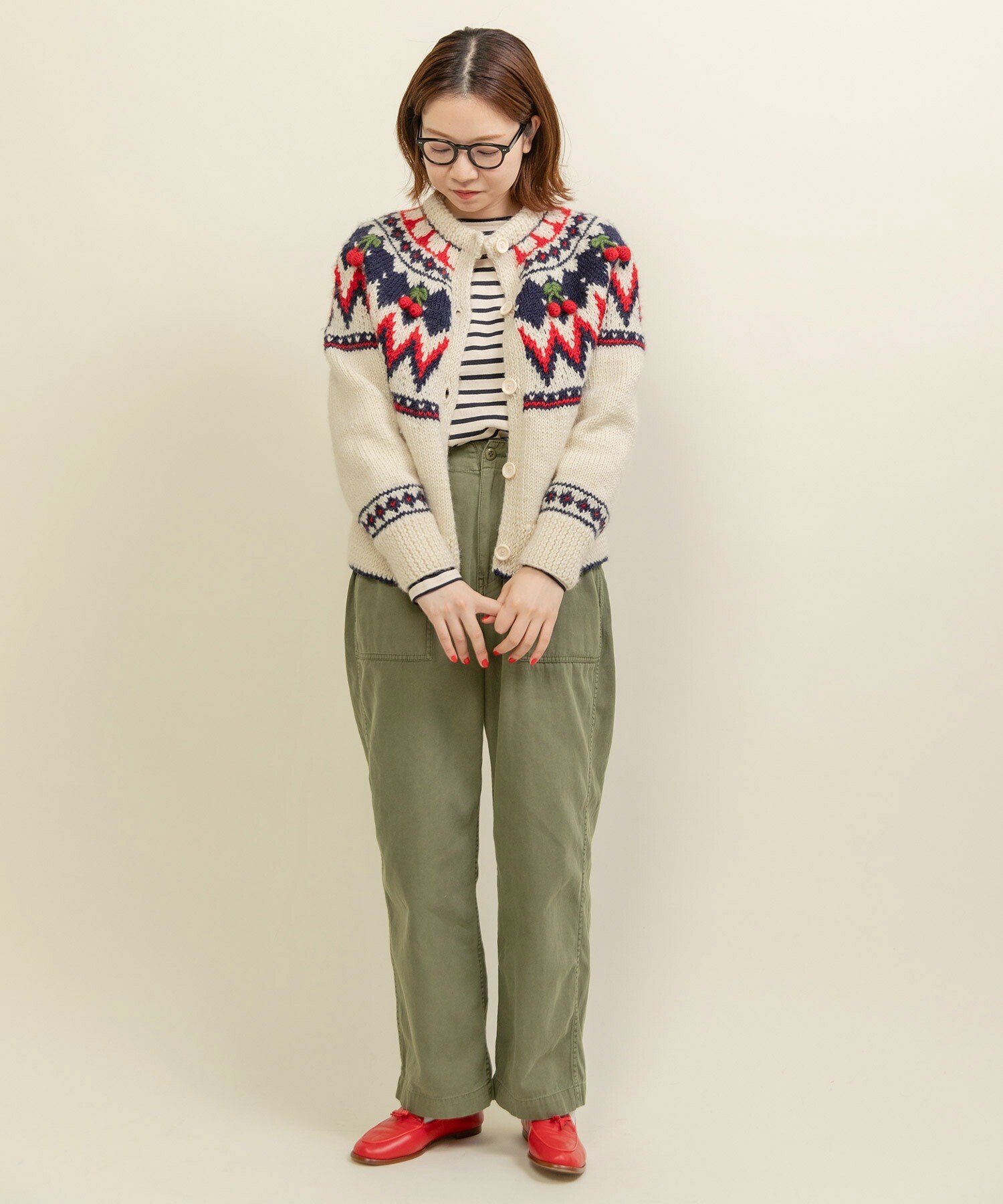 ネパールハンドニット 求心さくらんぼ刺繍カーディガン