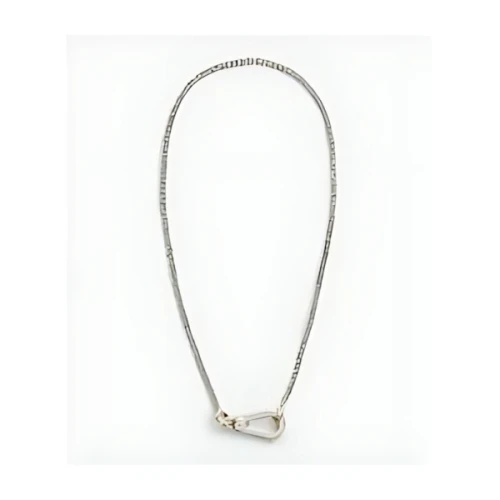 有名人・芸能人が着用している「BOTTEGA VENETA」のアクセサリーまとめ