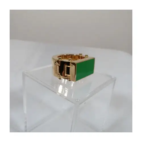 有名人・芸能人が着用している「BOTTEGA VENETA」のアクセサリーまとめ