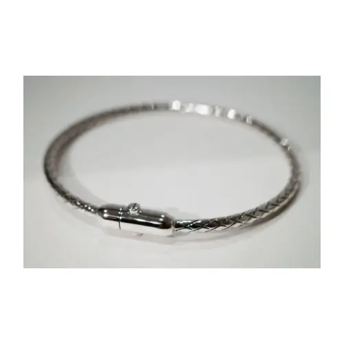 有名人・芸能人が着用している「BOTTEGA VENETA」のアクセサリーまとめ