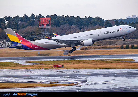 Airbus A330-323 Asiana Airlines HL8259 - AirTeamImages.com