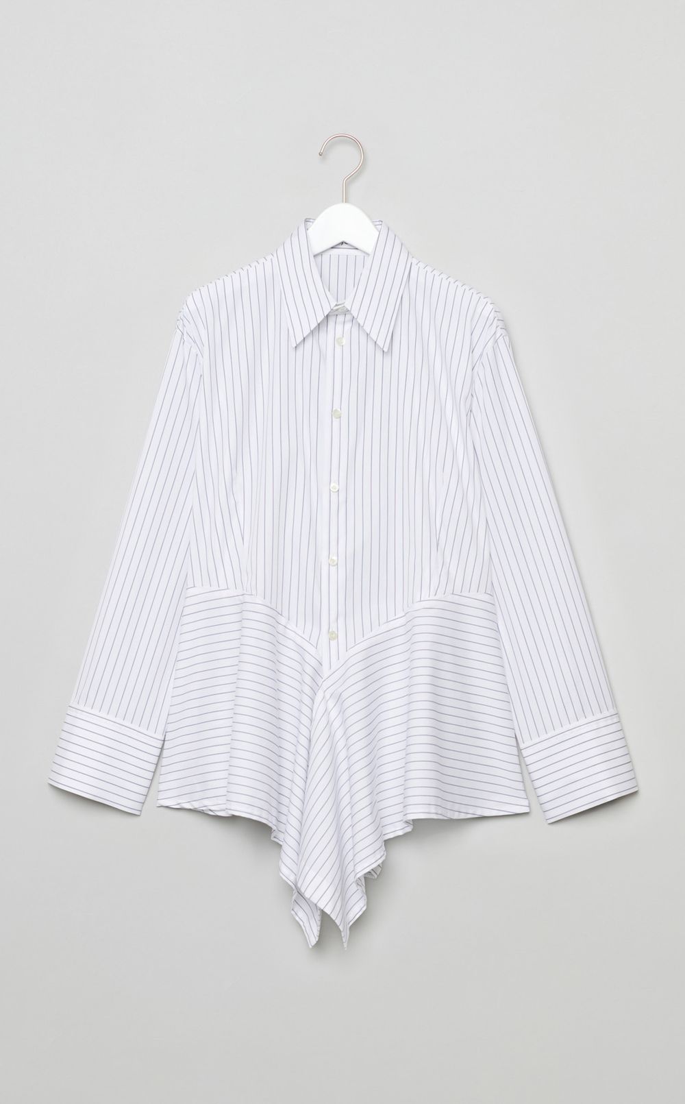 UJOH｜スクエアヘムコットンストライプシャツ