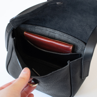 レザーショルダーバッグ Wren／Mimi（ミミ）｜愛着を持ってずっと使い