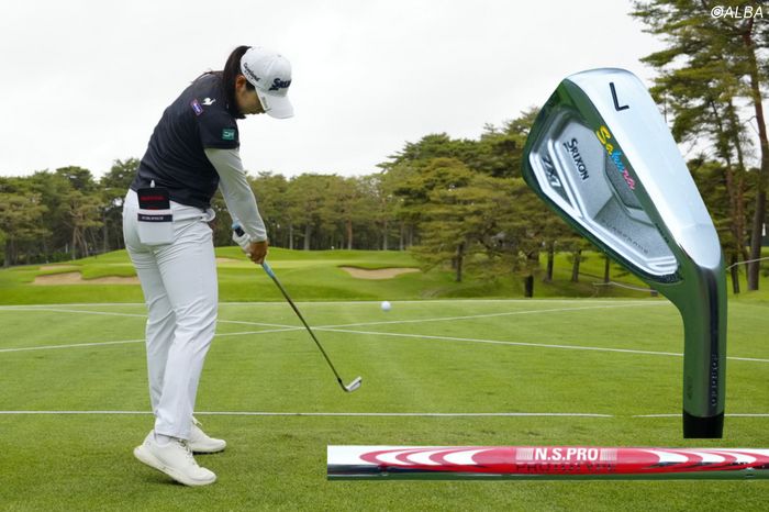 写真] 今季2勝目小祝さくら 7番ロフト32度の軟鉄鍛造アイアンでドロー