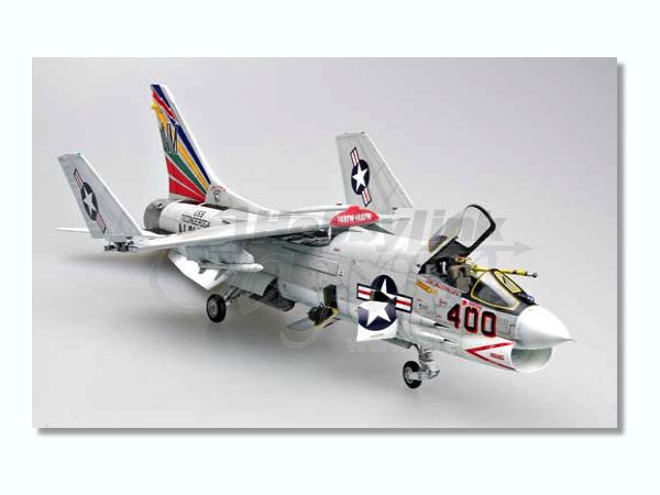 1/32 F-8E クルセイダー | HLJ.co.jp