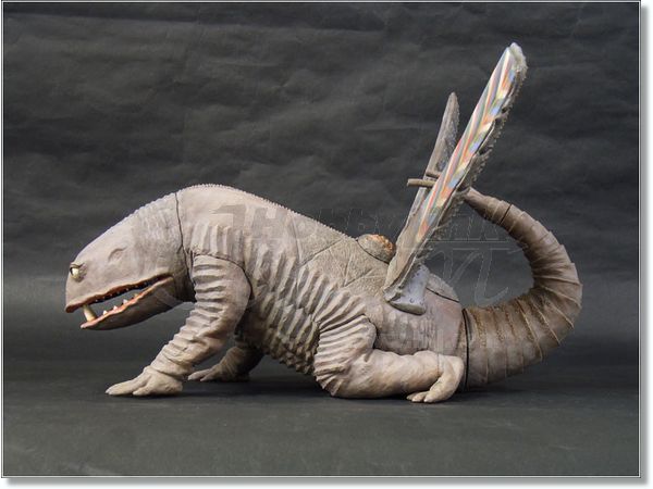 毒ガス怪獣 ケムラー 完成品 | HLJ.co.jp