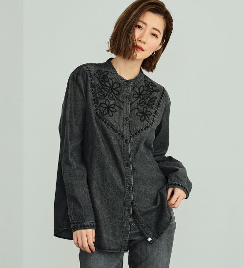 FINAL SALE】SOMETHING コード刺繍デニムシャツ|SOMETHING|サムシング