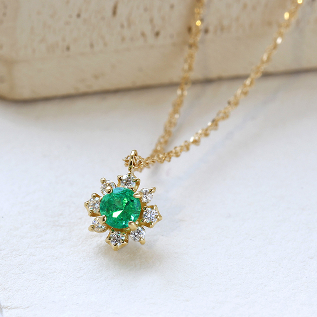 ビズー公式】エメラルド ダイヤモンド PT K18(18金) ネックレス