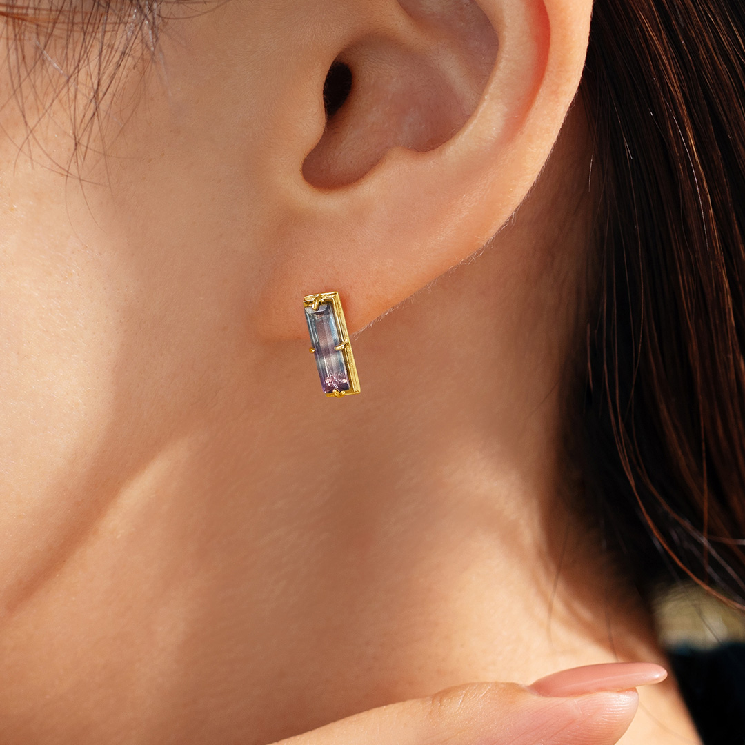 即日発送】バイカラーフローライト ピアス(片耳)・ルピリエ