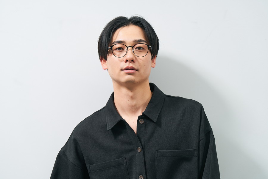 ラバーテンプルが特徴のボストン型メガネ（ZA252007-18E1）｜メガネの