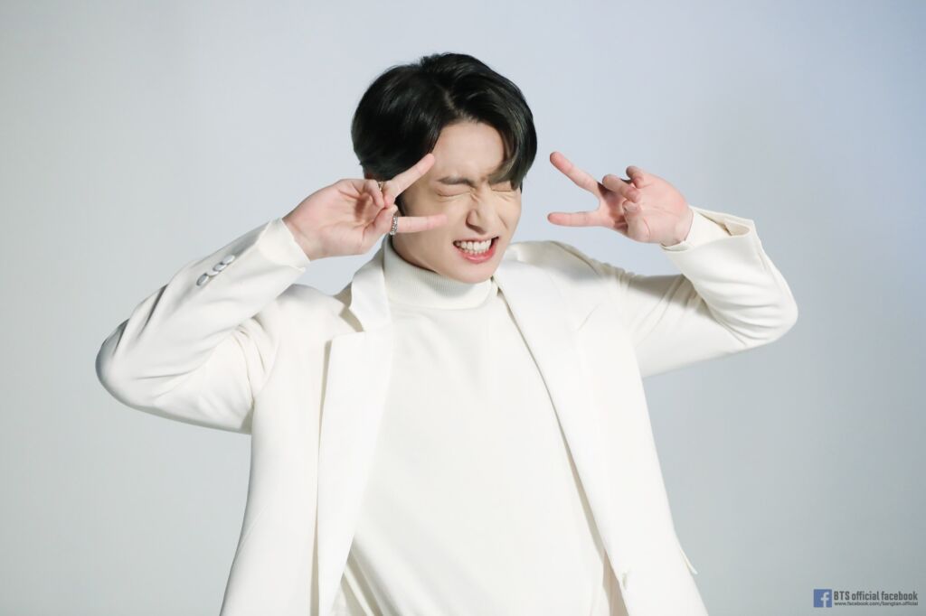 BTS ジョングク「内気な少年はもういない！」'三点倒立'で吹き飛ばした