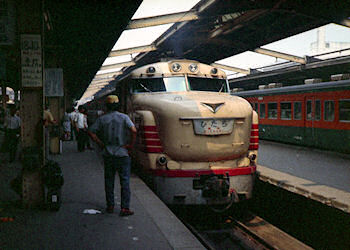 上野駅の特急(1970年7月)その2