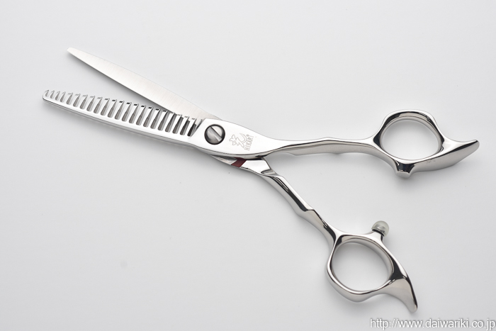 フェードのぼかしにも通常の質感調整にも使える万能シザー「ヒカリ