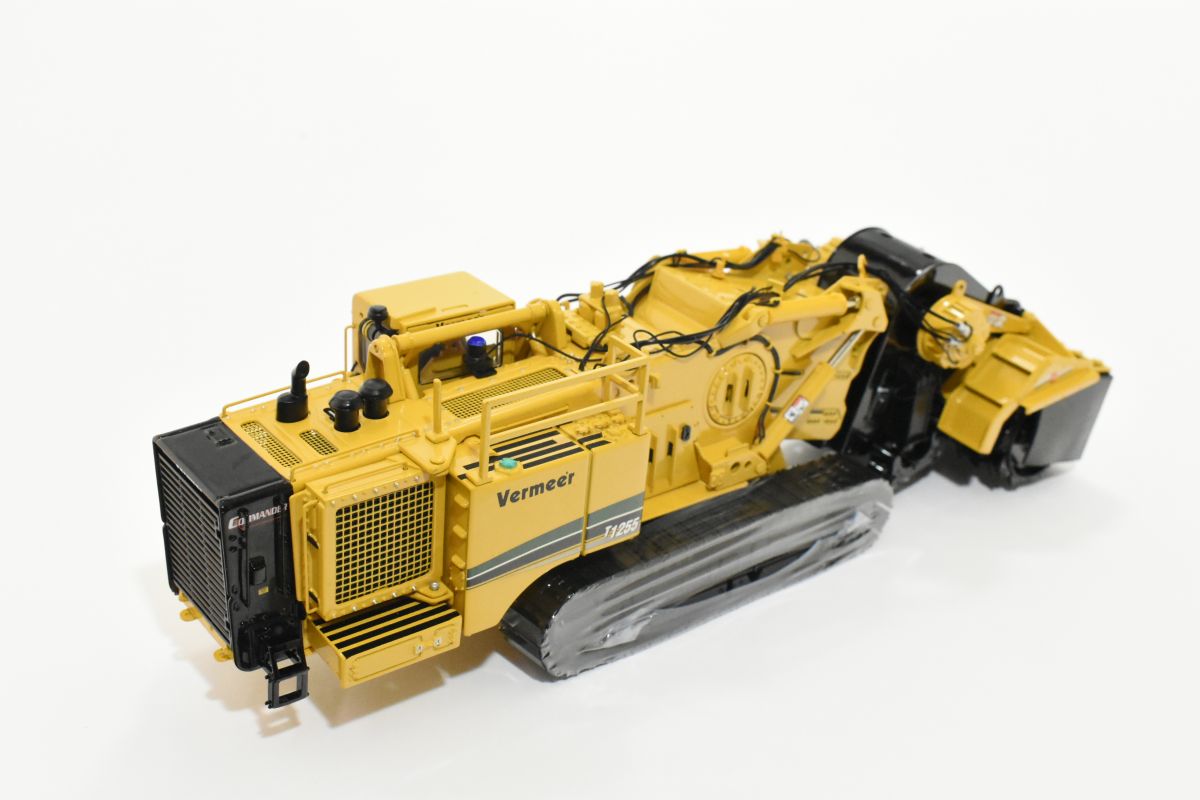 1/50 Vermeer T1255 Commander 3 With Terrain Leveler Attachment