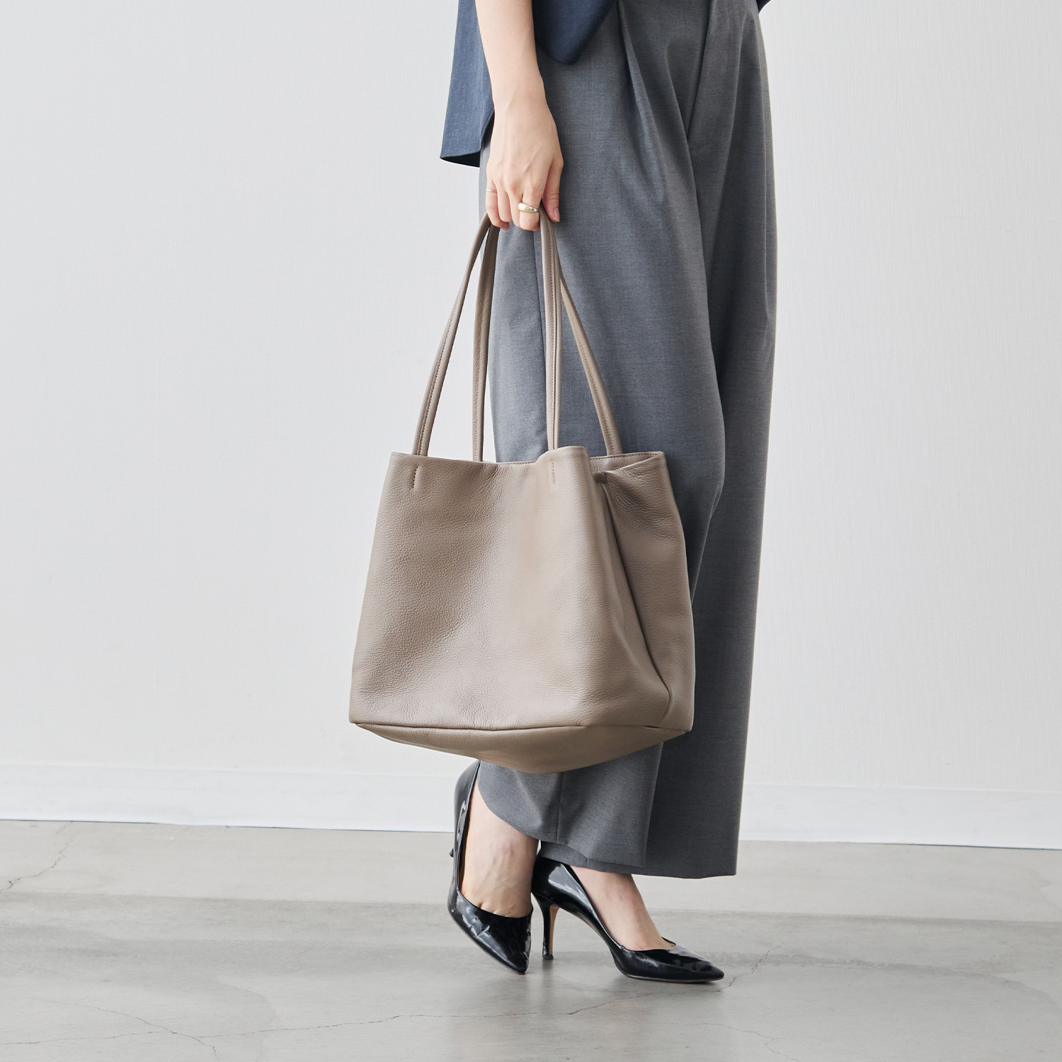 新商品】タイムレスな美しさ。一枚革の2wayトート誕生 | Factelier