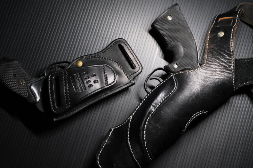 あぶない刑事 鷹山 敏樹 ショルダーホルスター | DEKA BLOG