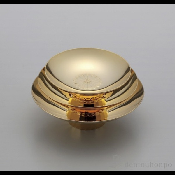 送料無料】 金盃 三ツ重 菊 純金メッキ 90/75/60 / おちょこ 盃 酒器