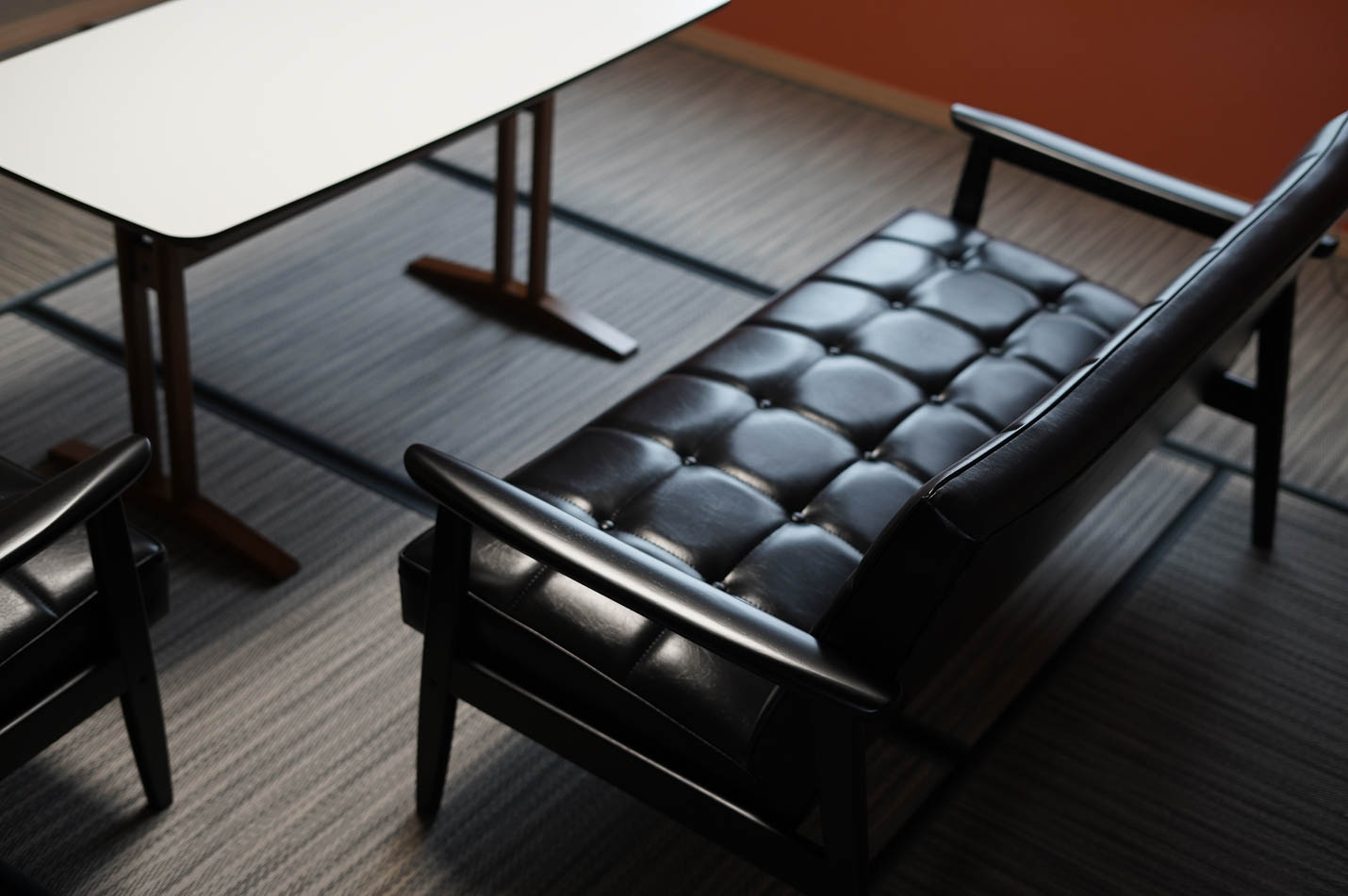 カリモク60 Kチェア 2シーター ブラックブラック［W36143BB