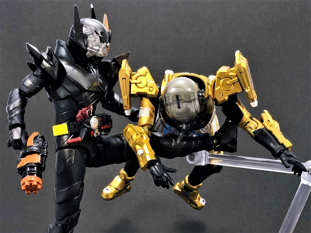 S.H.Figuarts仮面ライダービルド ラビットタンクハザードフォーム