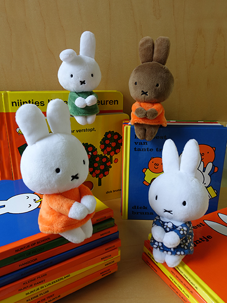 みんなで ちょっこり しているよ - dickbruna.jp 日本のミッフィー情報