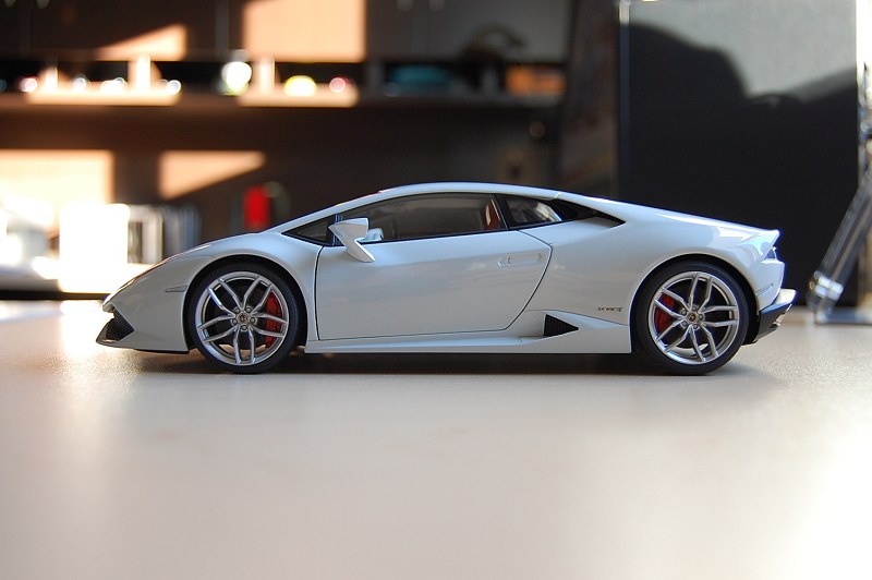 REVIEW: AUTOart Lamborghini Huracan LP610-4 • DiecastSociety.com