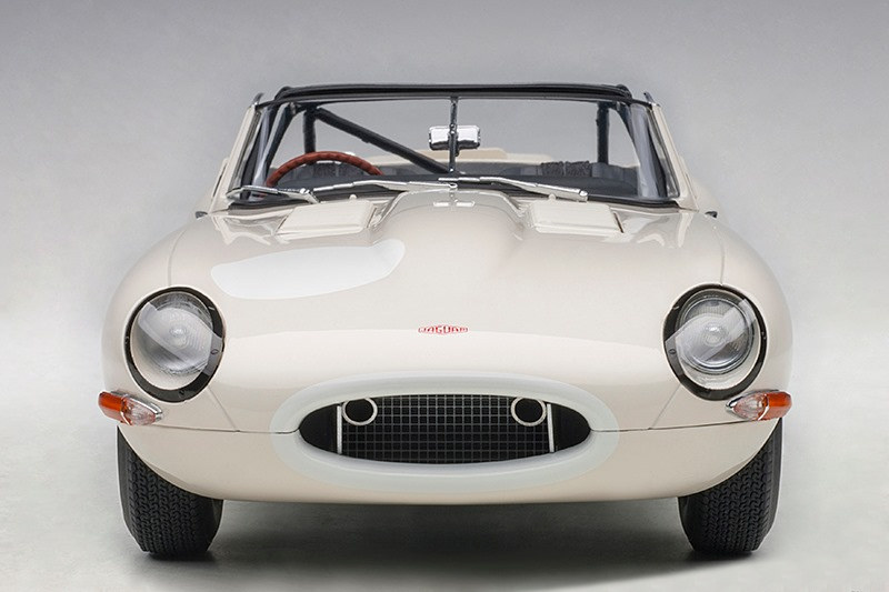 AUTOart Jaguar Lightweight E-Type - White • DiecastSociety.com