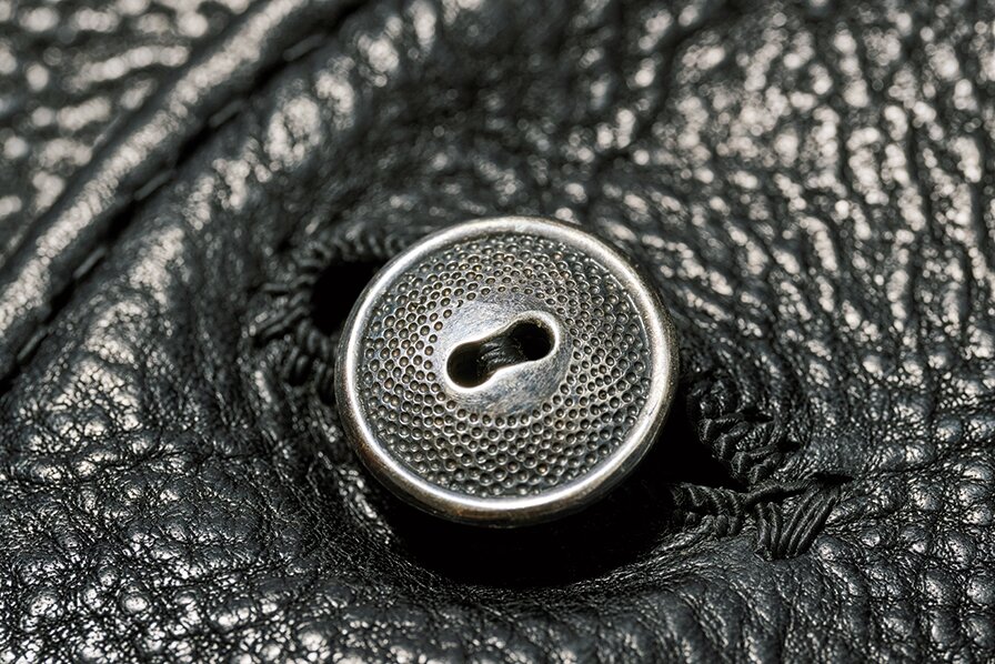 俺専用のオーダー革ベスト、完成。「GOLDEN RATIO MFG.CO.」のレザー