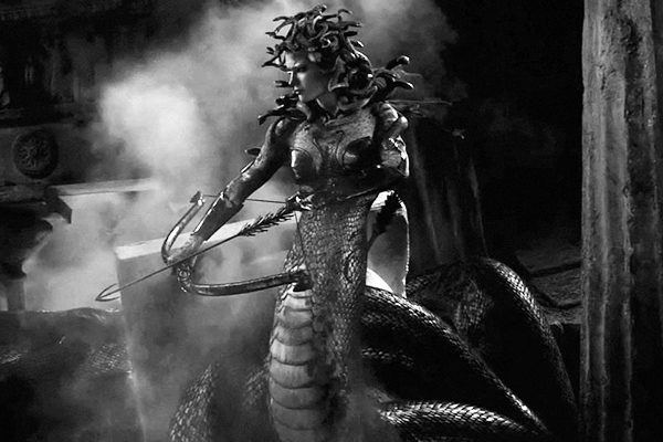 タイタンの戦い (2010) | Digitalvampire.net