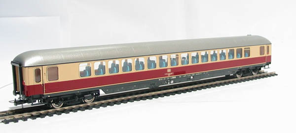 Lima HL4000 1st class 'Rheingold 1968' passenger coaches - Hattons