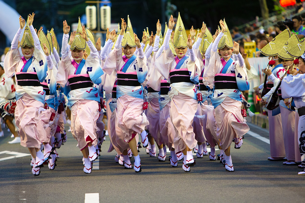 徳島県《阿波おどり》 400年の歴史を持つ世界屈指の盆踊り大会｜改めて