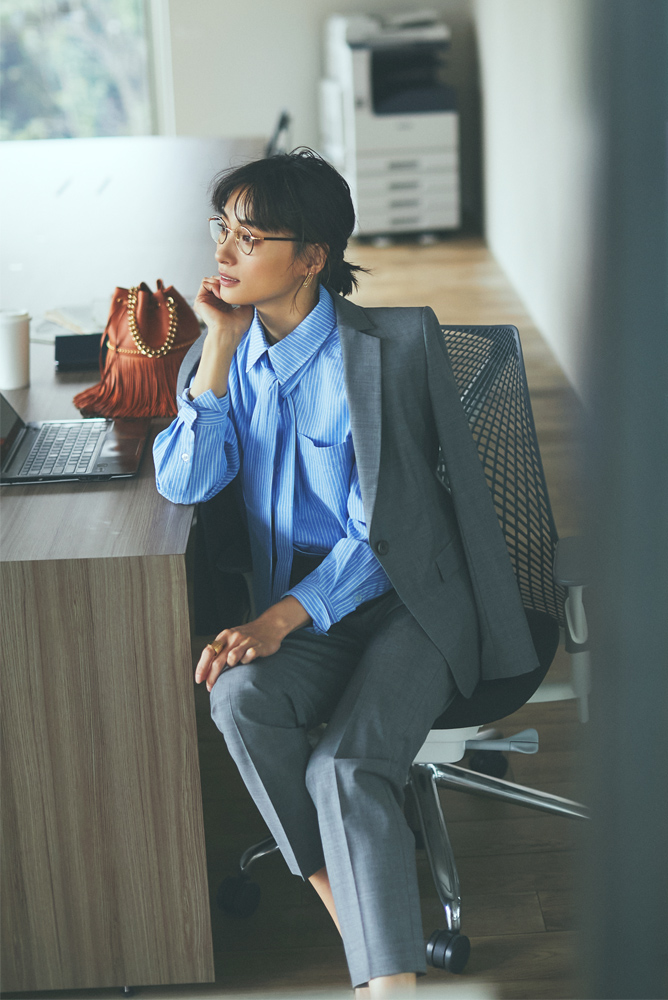 働く40代に似合うおしゃれなスーツ】40代の王道ブランド”Theory Luxe