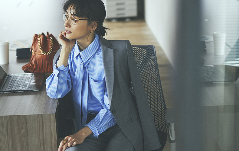 働く40代に似合うおしゃれなスーツ】40代の王道ブランド”Theory Luxe