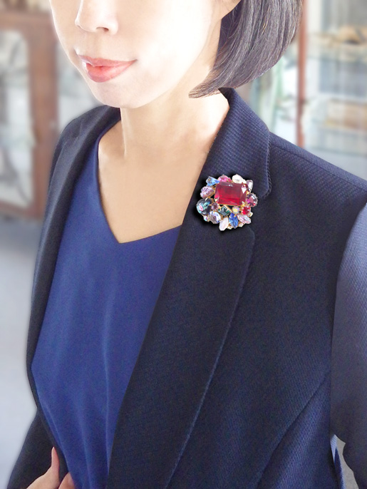 カラフルストーンのヴィンテージブローチ | アメリカ製 カラフルな