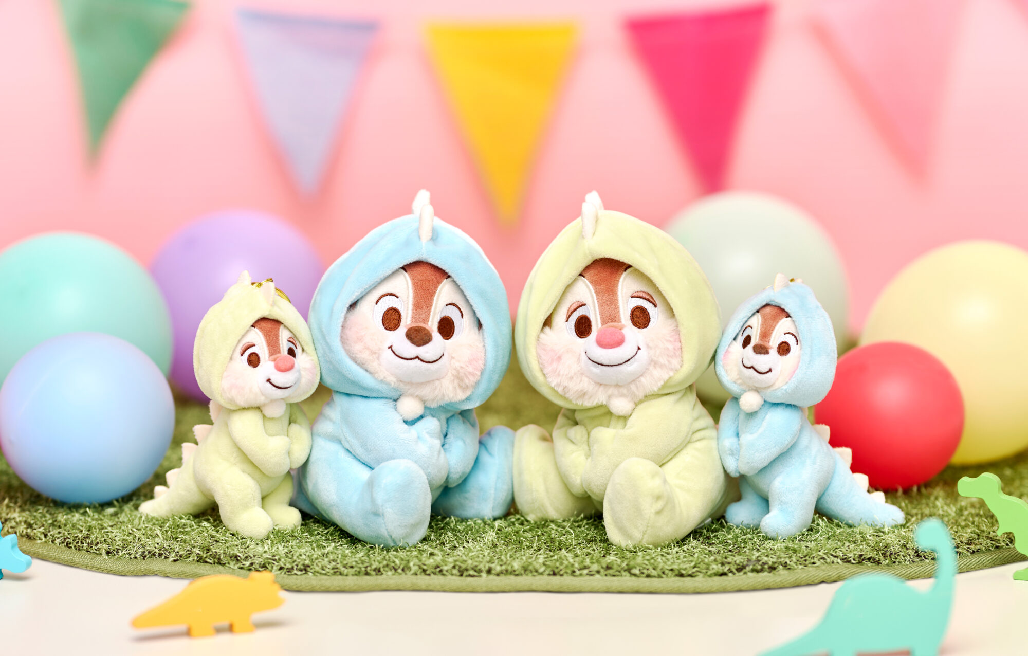 4月2日の記念日に合わせ、ディズニーストアでチップ＆デールグッズを展開